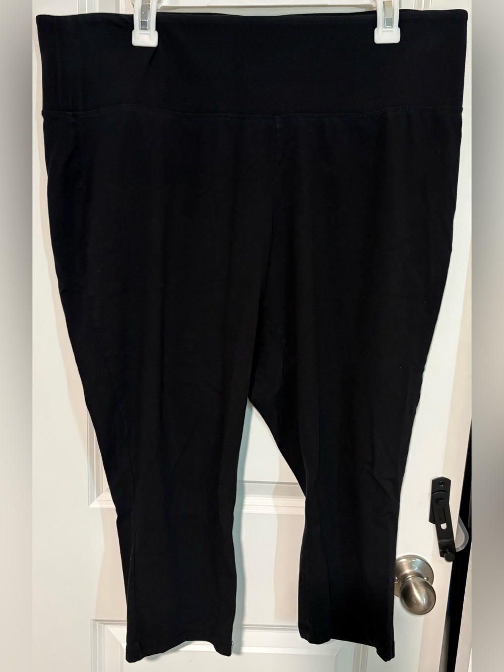 Livi lane Bryant Black High-Waist Women’s Stretch Capri Pants